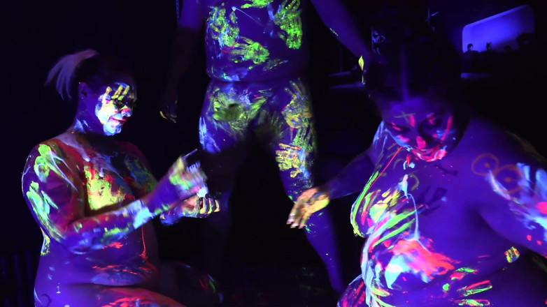MattyFacial: Cheyenne, Hannah and Matty have some UV fun