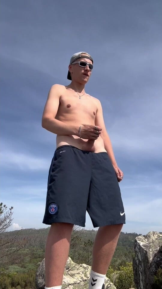 Axton Drake: Freeballing and Fun on the Hike