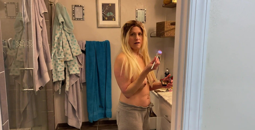 TabithaXXX: Зловили Табіту, наклавши макіяж