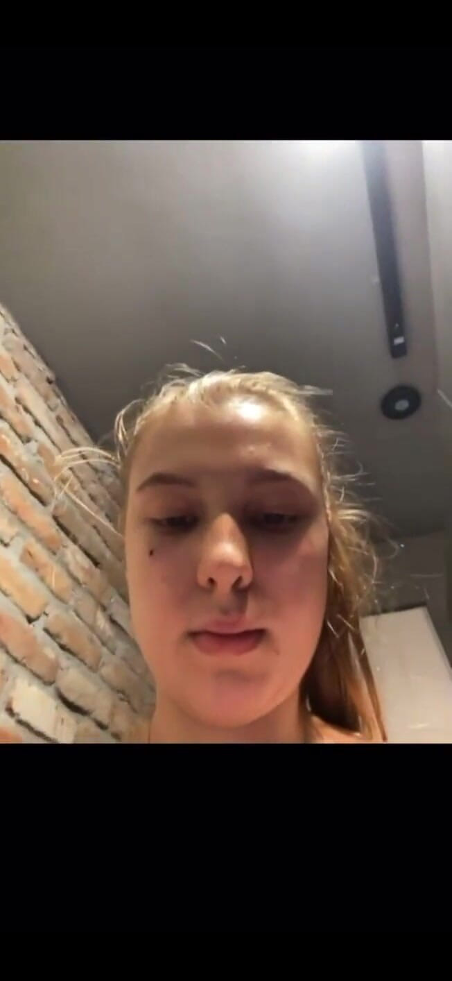 JuiceLussie: Squirt anale pubblico. Fisting anale. Feticismo dei piedi