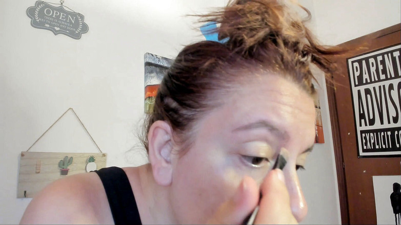 Nicoletta Embassi: Golenie i kichanie