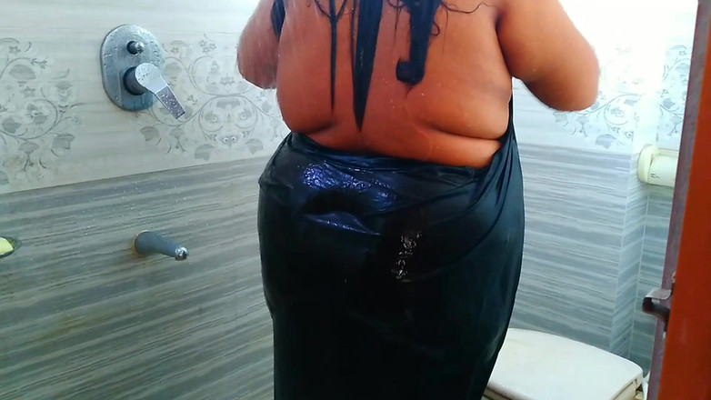 Aria Mia: 沙特穆斯林大奶子和大屁股性感 35 岁阿姨与邻居