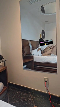 Een nieuwe vriend met een grote, hete lul die dol is op hulp van zijn cuckold.
