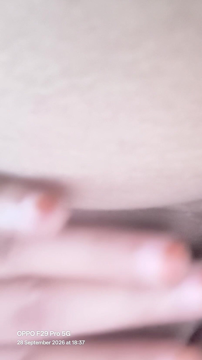 Lustybhabhi: India ama de casa mostrando tetas y coño