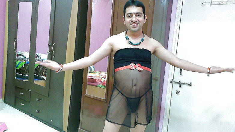 Cute & Nude Crossdresser: Сексуальный кроссдрессер-сисси Sweet Lollipop в нижнем белье, стрингах и аксессуарах без страпона.
