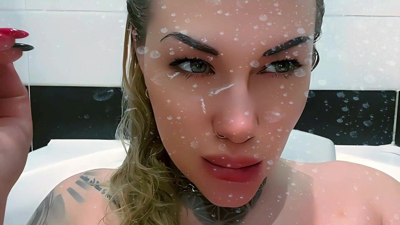 Goddess Misha Goldy: Bibir mengusik dalam air mani mandi untuk bibir sempurna saya,...