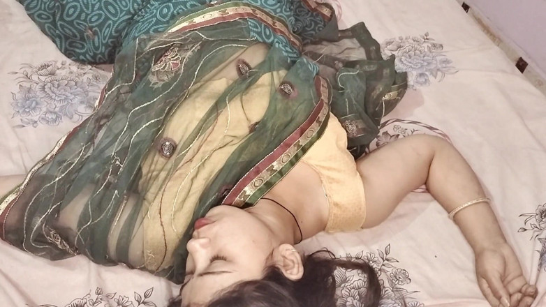 Sexy Girlfriend Girl: Tight Pussy Desi Bhabhi in Saree Fucked Hard by Devar...