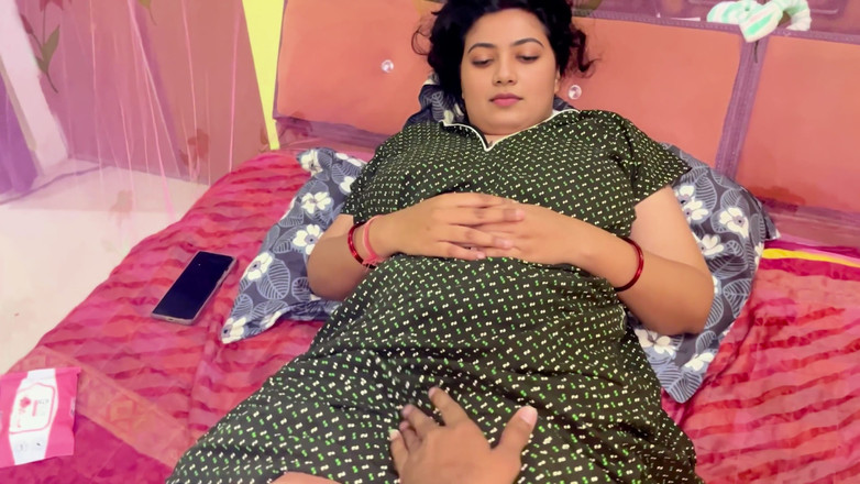 Hotty_ragini: Stiefsohn verführt die stiefmutter und stiefsohn nutzt die Gelegenheit und...