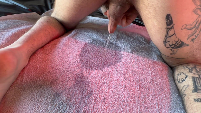 davidedpxxx: Svettigt kul med basebollträ: musky dyrkan och explosiv sperma