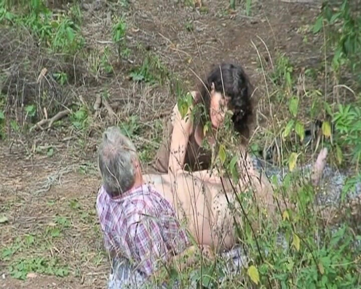 Mature Climax - 100% Mature Videos: Wanita muda bergabung dengan pasangan tua untuk berhubungan seks