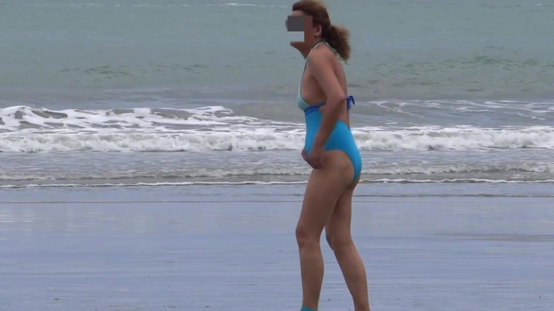 Ardientes69: Full Video of a Stepmother Showing off in a Bikini...