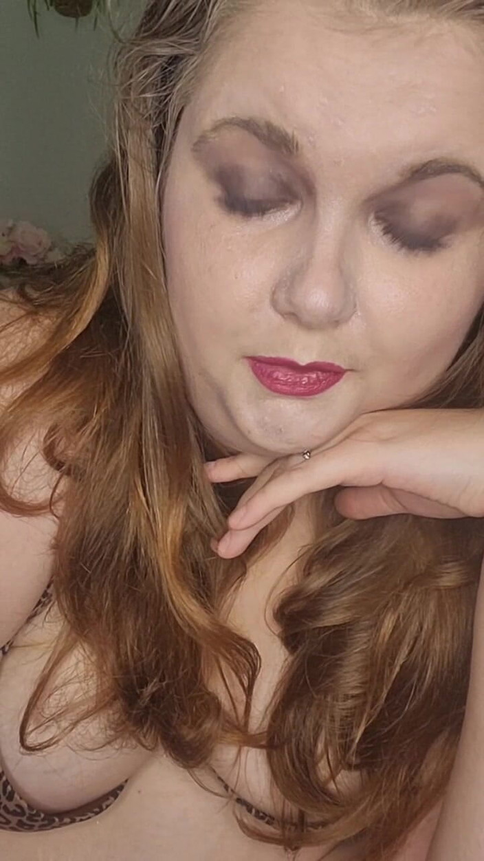 LioEst: 你女主人的吸烟视频