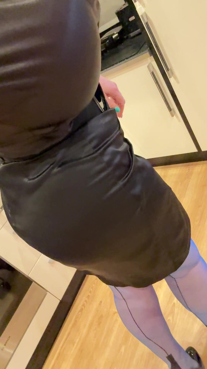 Sophie James: Черная помада, госпожа поклоняется огромным сиськам и киске