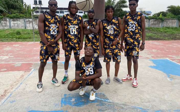 FWBigDick: バスケットボールチーム輪姦弱虫