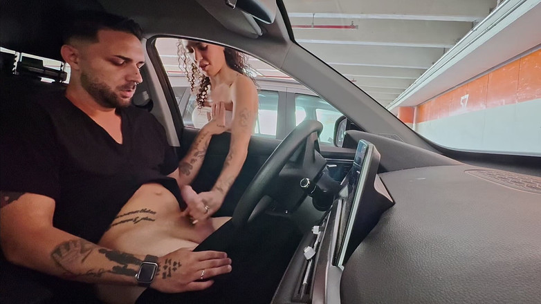 effeemme1: Handjob aan een vreemde en diepe pijpbeurt bij hem thuis...