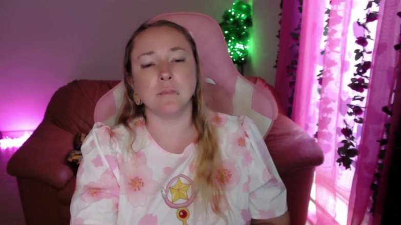 Kisicaxx: Zakar hitam besar menyembah cakap kotor