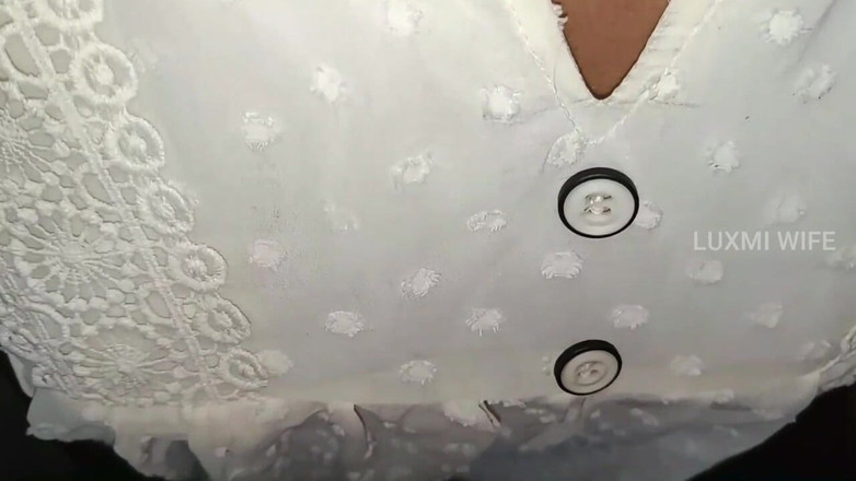 Luxmi Wife: Ehefrau erwischt stiefbruder beim masturbieren-1