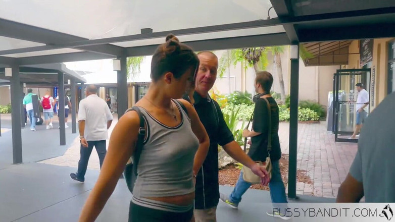 Jonathan Jordan: Helena Price gangbang a paroháč