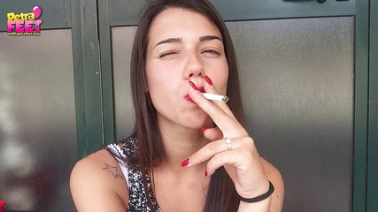 Smokin Fetish: Sweet teen first time smoking on cam