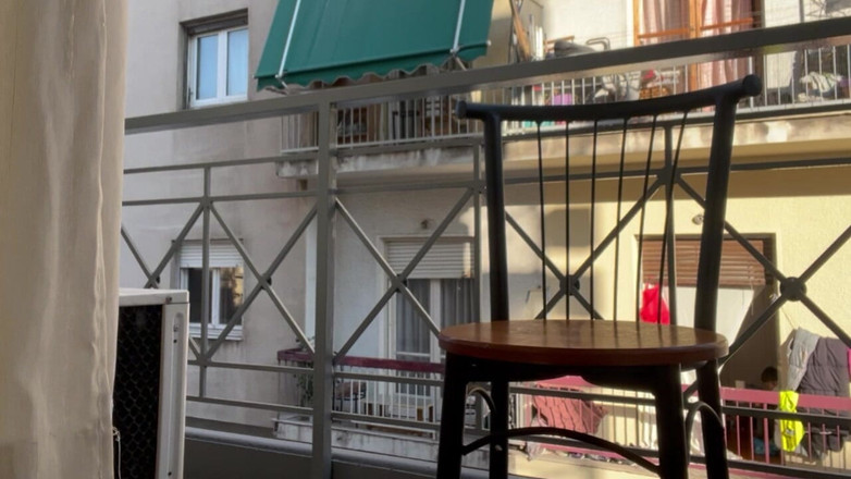 Greek cross lovers: Salah satu Video Paling Berbahaya di Balkoni Hotel Kecil di...