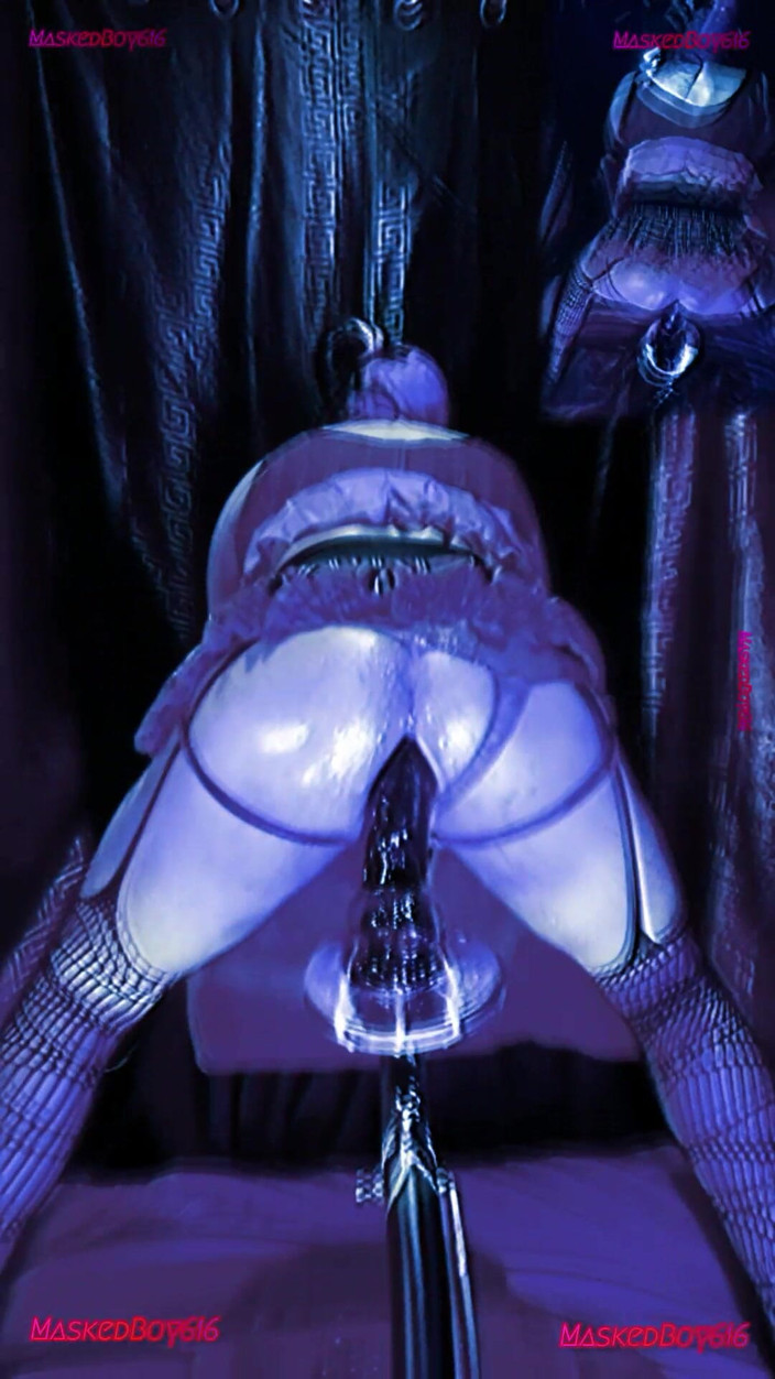 Maskedboy616: Twerking Dalam Rok Mini, Mengendarai Dildo Saya 3