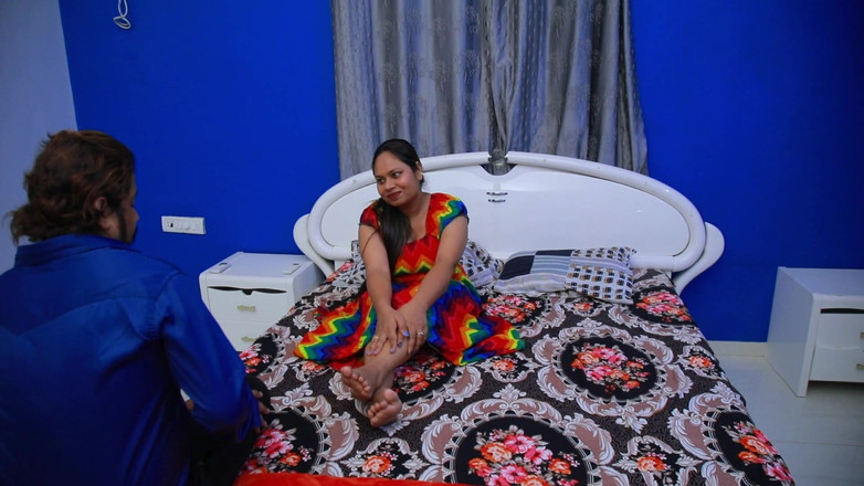 UncutPlus: 대출 담당자가 여자 집에 가서 그녀와 섹스를 했습니다.