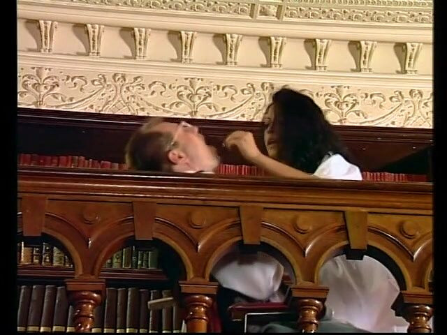 Old Good Porn: Brunette lapar kontol bergabung untuk aksi anal untuk kontol keras