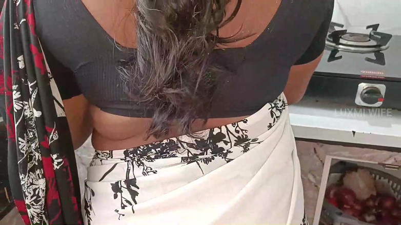 Luxmi Wife: Manželka dostane vrchol orgasmu tekoucí z kundičky - 1