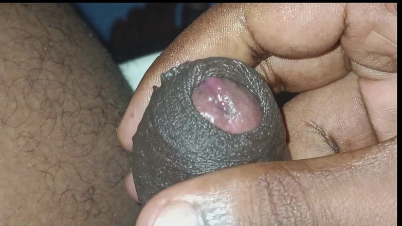 rahuman: 一人のタミル人男性が激しく撫でている