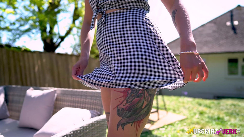 SkirtJerk: Auburn Fox - Sun's Out, coños fuera!