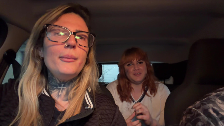 Couple dna: Cardboard Scavenger for Was Horny When She Saw Us