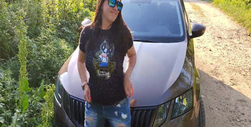 Emma_Alex: Nevlastní sestra se baví v novém autě a v lese....