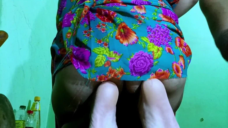 Hardcore Lover: Komal Bhabhi Was Left in the Kitchen for the First...