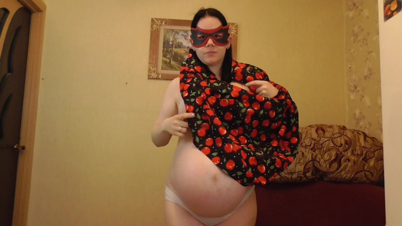 Anna Sky: Anna shows her big pregnant belly and undresses