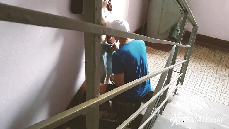 Extremalchiki: Pintu masuk kondominium