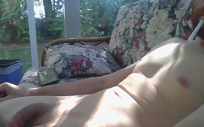 Club Parr: 在继母后门廊上殴打我的鸡巴，希望邻居的妻子在外面