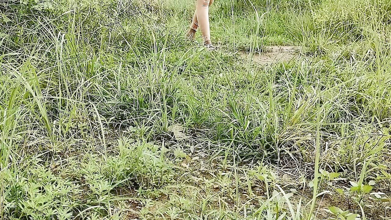 Fuckkkker: セックスビデオ、継娘、継父に犯される、野外で一人、淫語