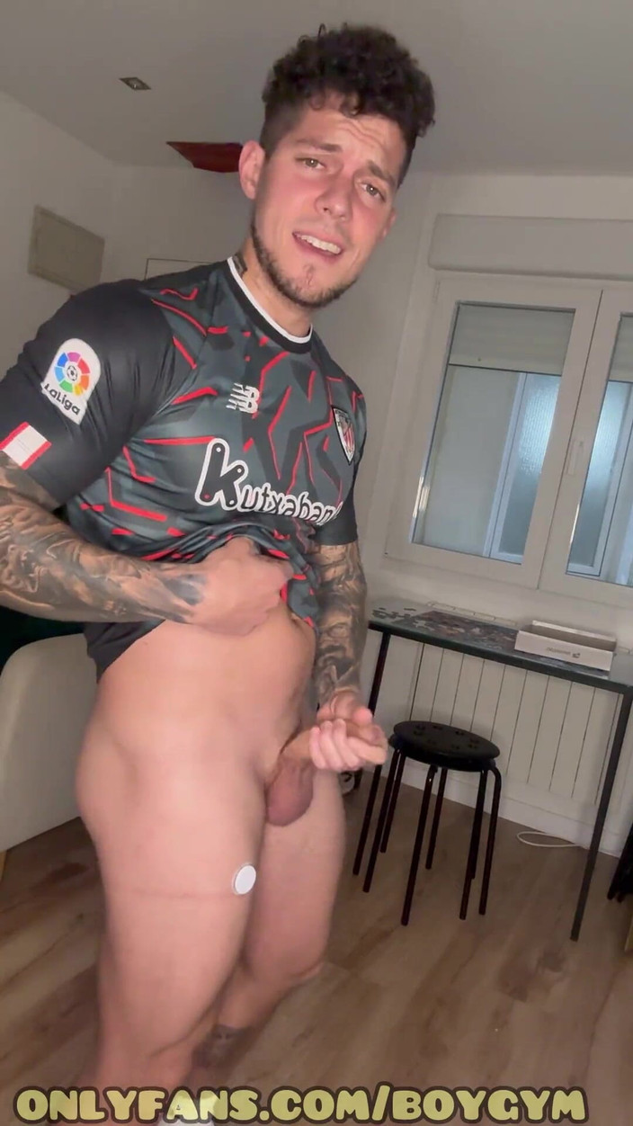 BoyGym: Football Player with Fat Cock Wants Fuck You, Boygym