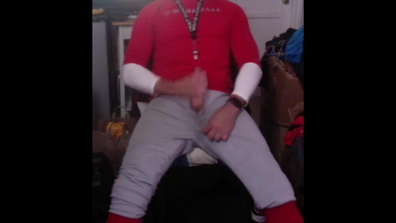 JockDad87: Geil nach dem Baseball-training sprengt jockdad87 eine Nuss auf einen...