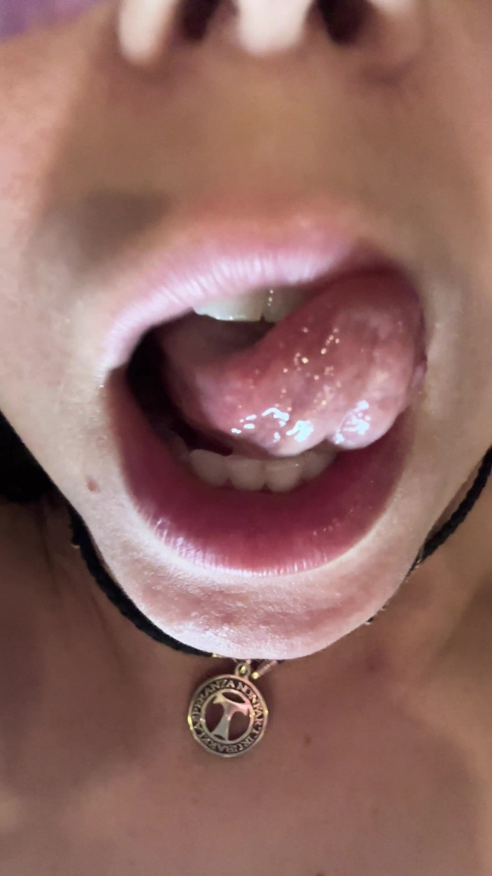 LarisaCum: Bright and Hot Brunette Mouth Fetish