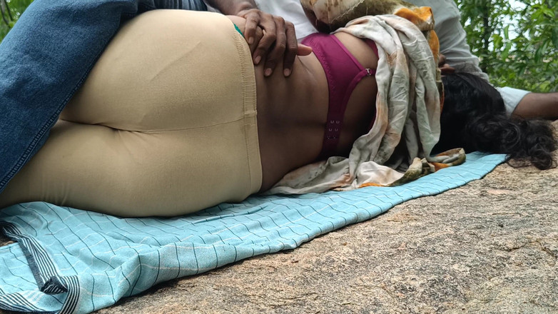 Apple baby: Venkovní předehra s nevlastní sestrou