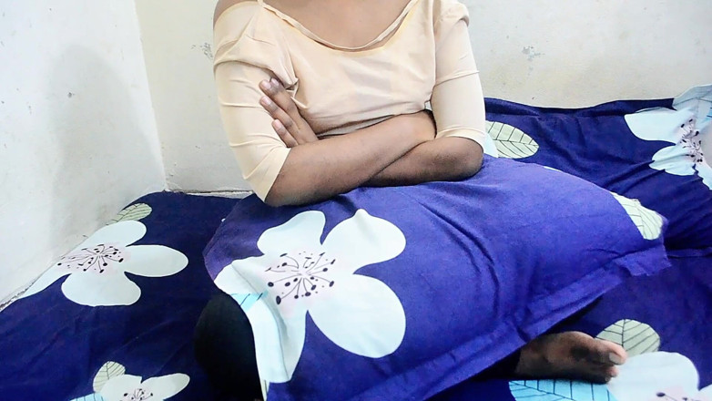 Favorite obsession: मुझे अपनी सौतेली बहन के बैग में कंडोम मिला और अब मैं उसके साथ सेक्स करना चाहती हूं।