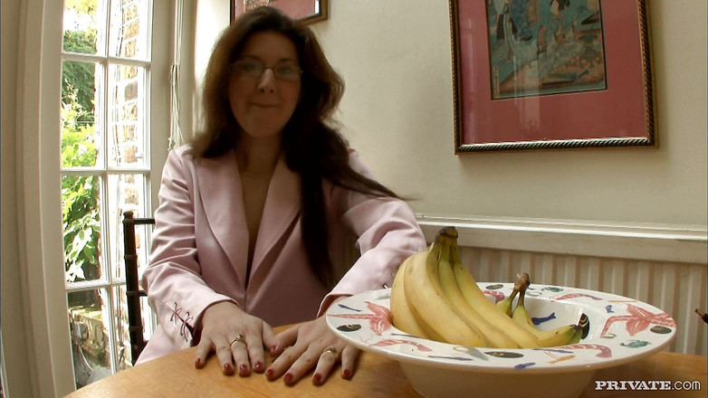 Private.com: Privé-milf Tiffanny neukt haar loodgieter en krijgt dan een kont...