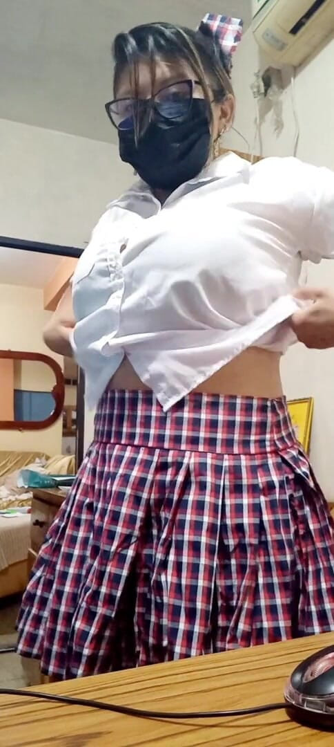 Martin13: Мексиканська студентка входить в кімнату ректора, щоб сексуально танцювати, щоб трахнути його