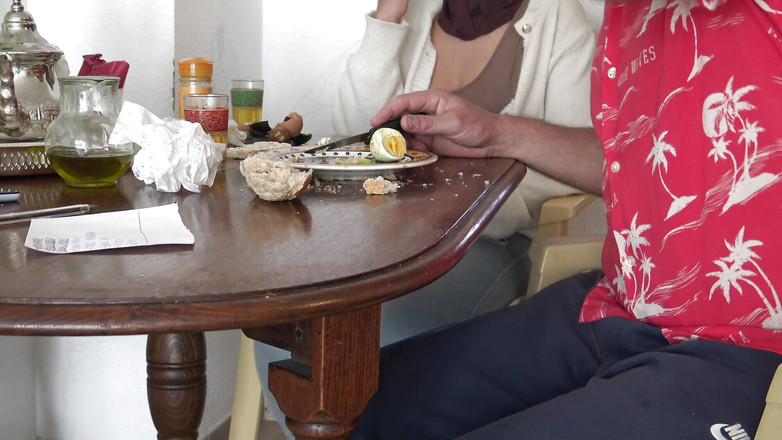 Souzan Halabi: Madrastra turca pervertida muestra coño peludo para seducir a su...