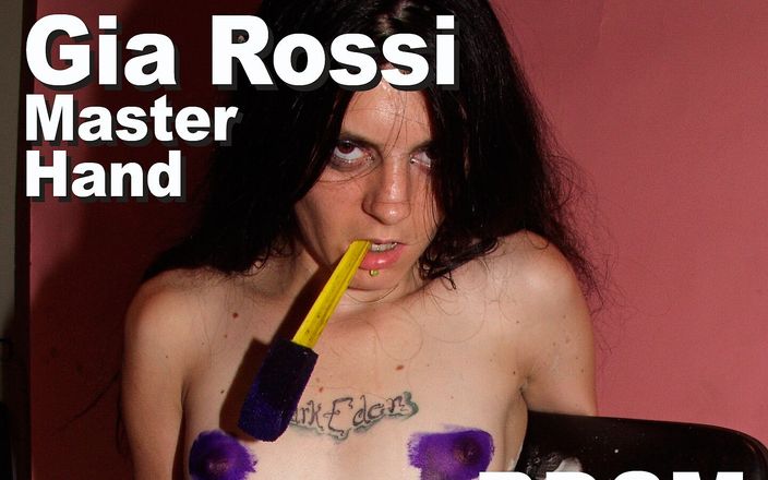 Picticon bondage and fetish: Gia Rossi &amp;amp; meester hand bdsm geschoren getrild gekleurd