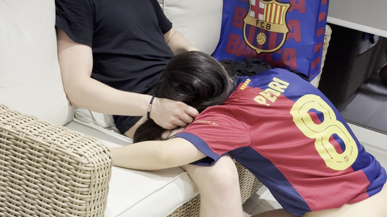 AsianHoneyAss: Chica Asiática De Fútbol En Jersey Fue Atrapada Y Castigada...