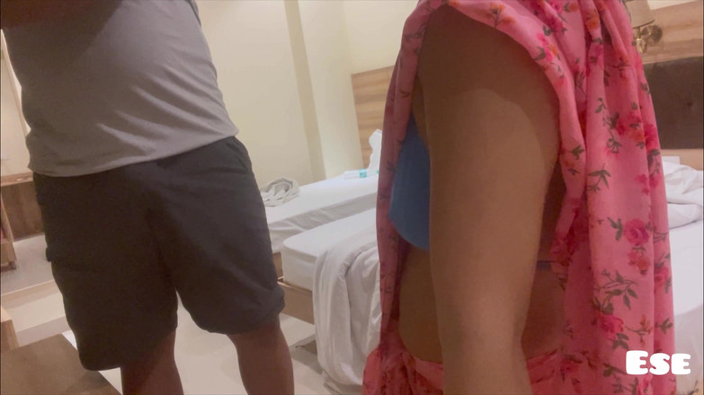 Sammy Sins: Une bhabhi se fait baiser par l'électricien Sammy Sins et...