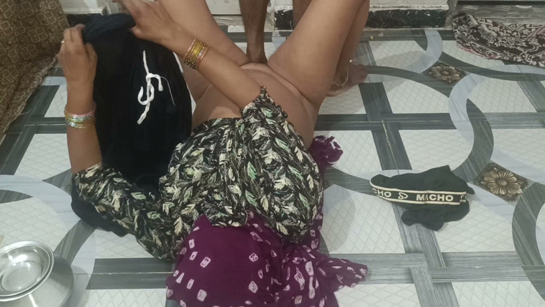Bhabhi UP: Andiamo, Sbrigati! Il tuo fratellastro si prende davvero del suo...