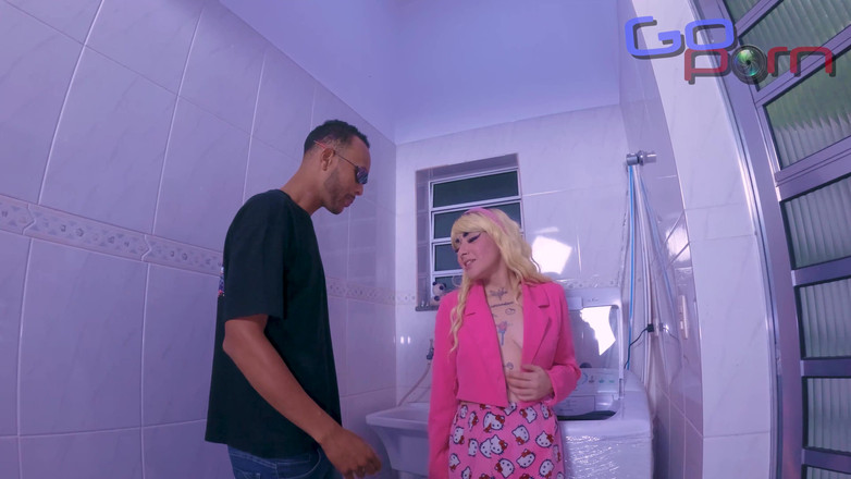 Go porn!: 男は後ろから来て、洗濯機の上で湯たんぽを犯します